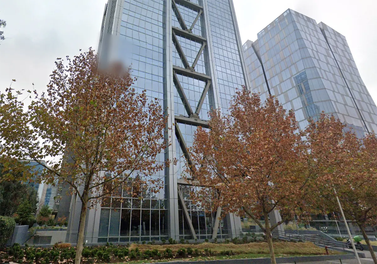 Frontis del edificio BUFA Las Condes en Cerro El Plomo 5931