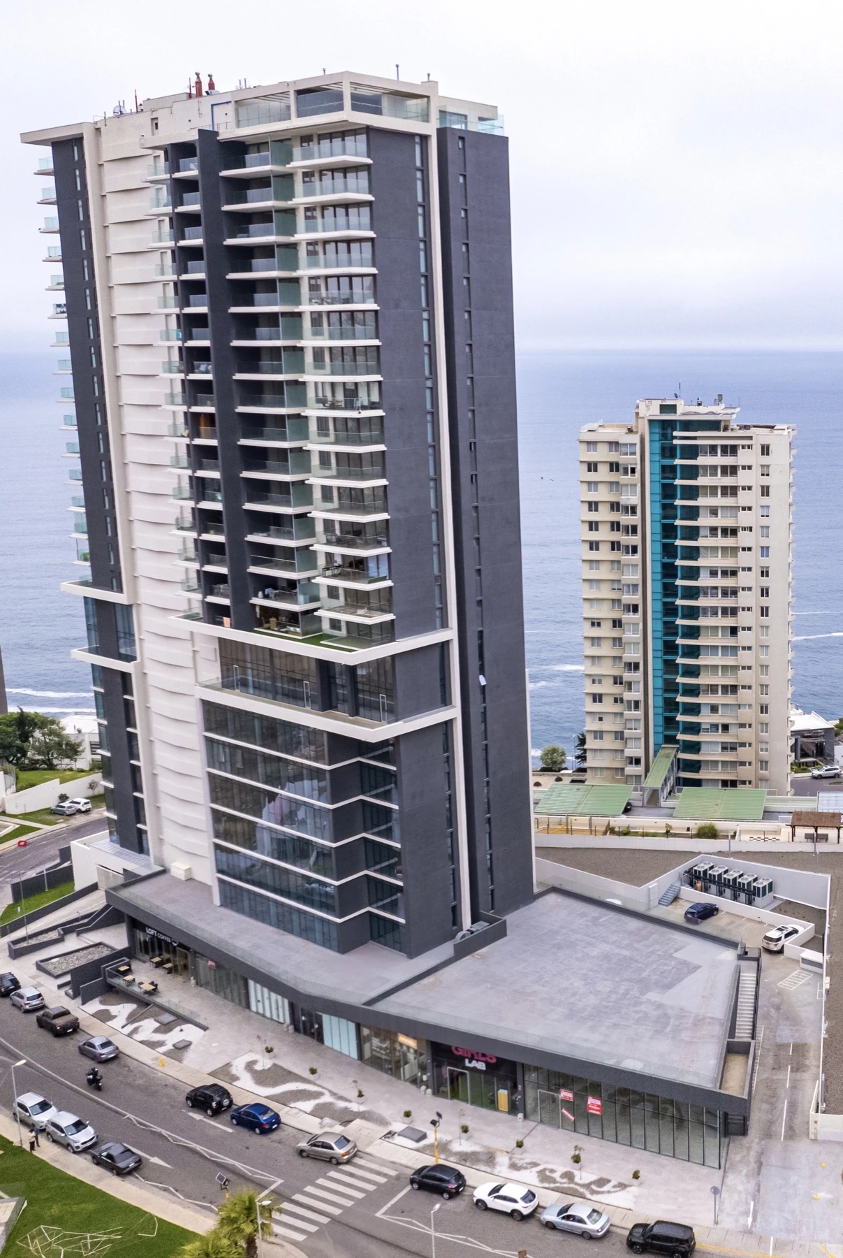 Vista aérea de la nueva oficina virtual BUFA en Reñaca con el mar de fondo